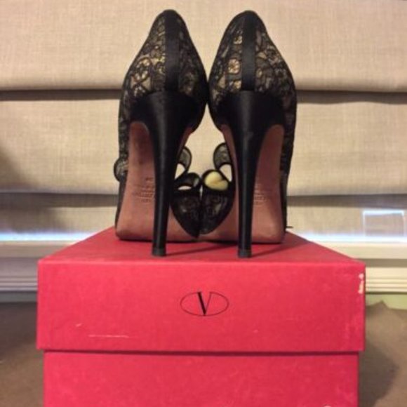 Valentino, black lace D'Orsay, open toe with bow; size 38, 4.5 inch heel. - Picture 4 of 7